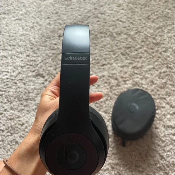 Beats solo 3 wireless headphones and case